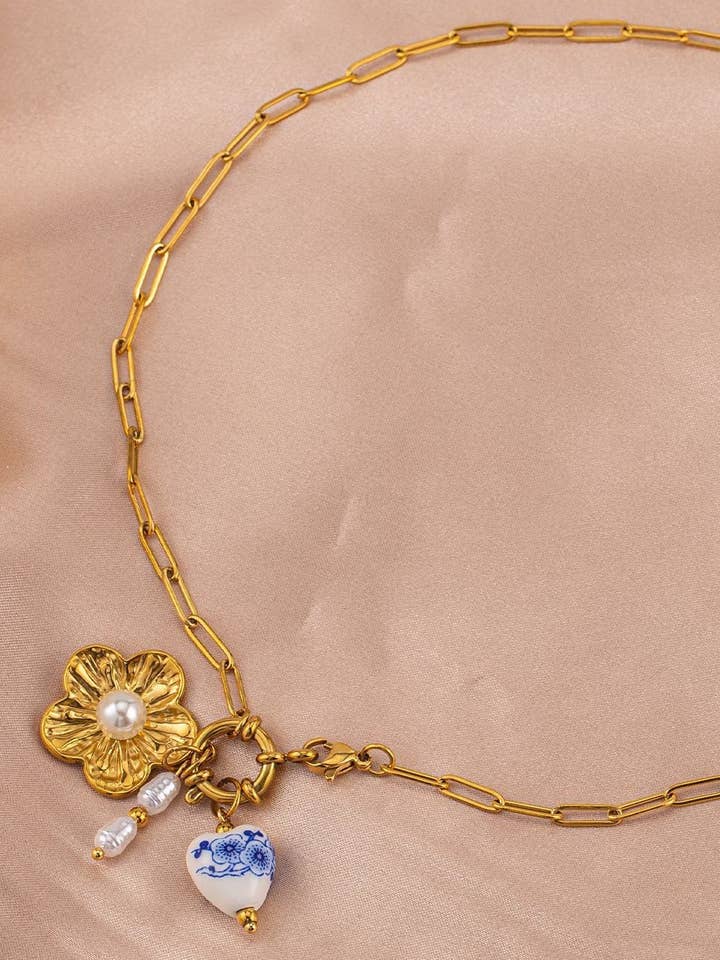 18K STAINLESS STEEL TARNISH FREE FLOWER NECKLACE | 40NK9516 for wholesale by JOSSLYN by wall to wall