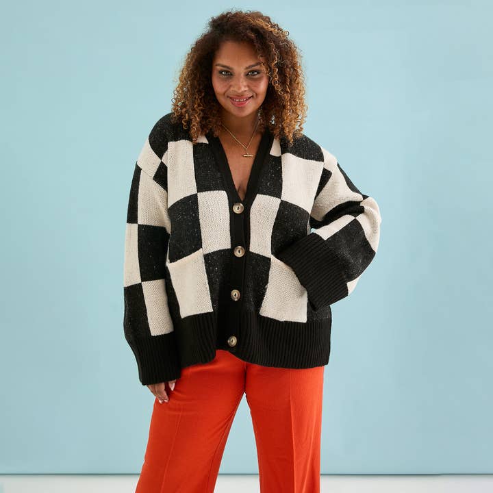 Cara & The Sky – wholesale Cardigan – Women’s – Candice Checked Oversized Chunky Cardigan - Black & White1