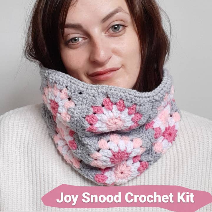The Pigeon's Nest – Artigos de tricô/crochê por atacado – Kit de Croché Joy Cowl | Presente DIY de Cachecol Rosa para Iniciantes5