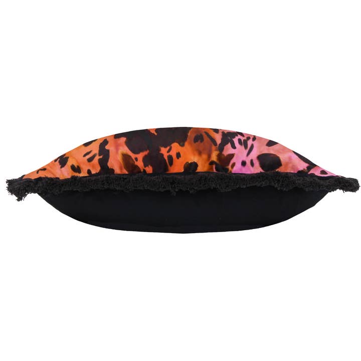 Rouge Colette Almofada com Franjas de Cetim Estampado Animal Rouge para venda a revendedores na Faire2