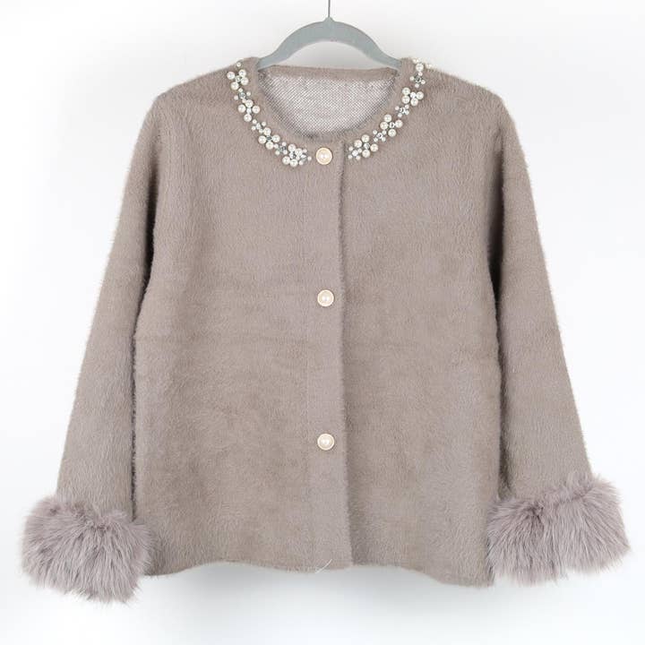 Cardigan med falsk pelsmanchet og perleudsmykning SS100 for engroshandel hos PEACH ACCESSORIES