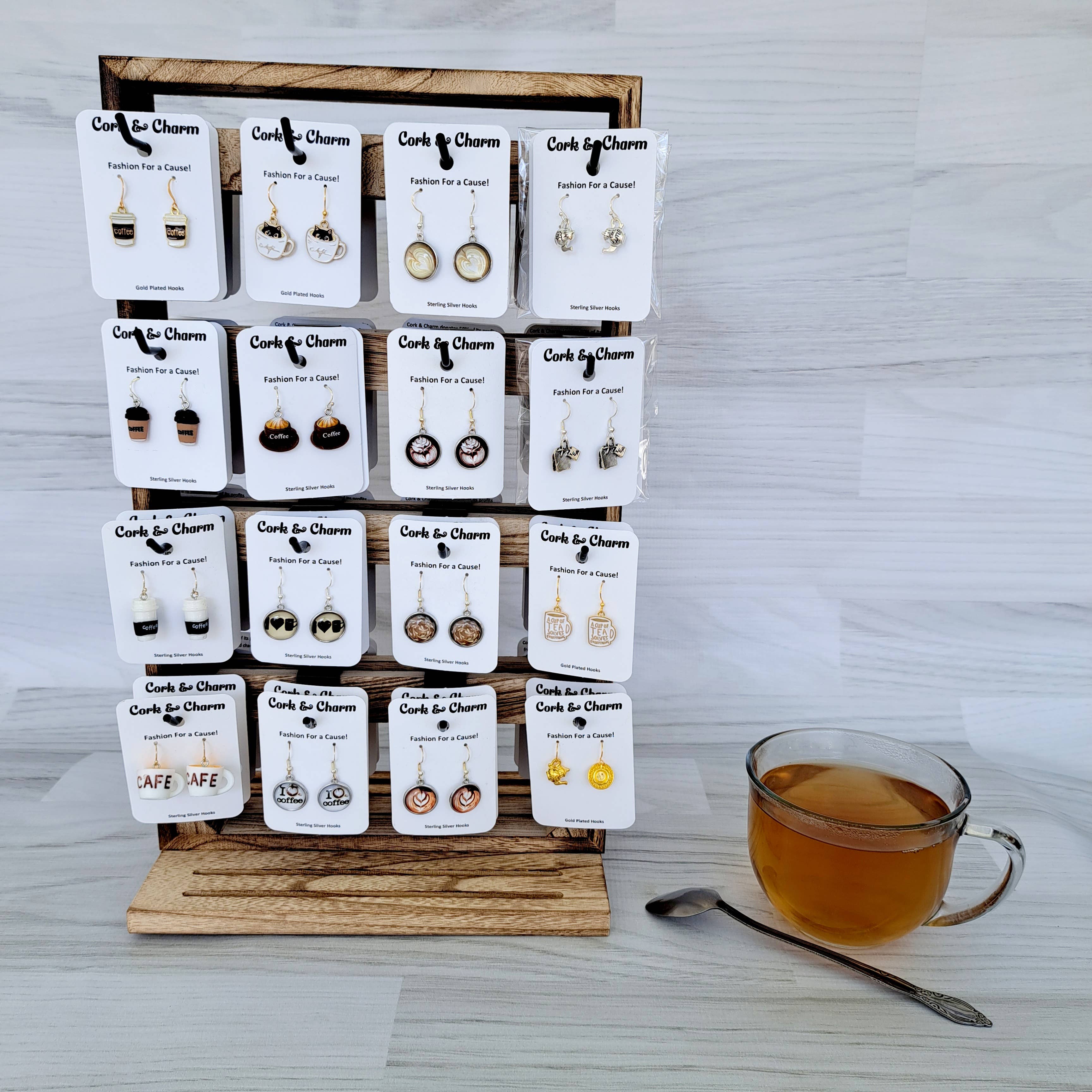 Cork and Charm – Großhandel Schmuckständer & -display – Doppelter faltbarer Schmuckständer aus Holz für Ohrringe4