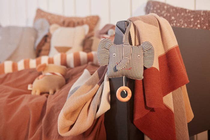 OYOY LIVING DESIGN A/S - Vendita all'ingrosso Giostrina culla - Cellulare musicale Erik Elephant2