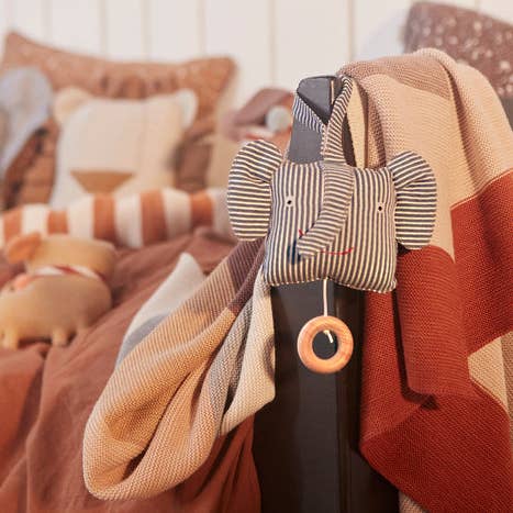 OYOY LIVING DESIGN A/S - Vendita all'ingrosso Giostrina culla - Cellulare musicale Erik Elephant2