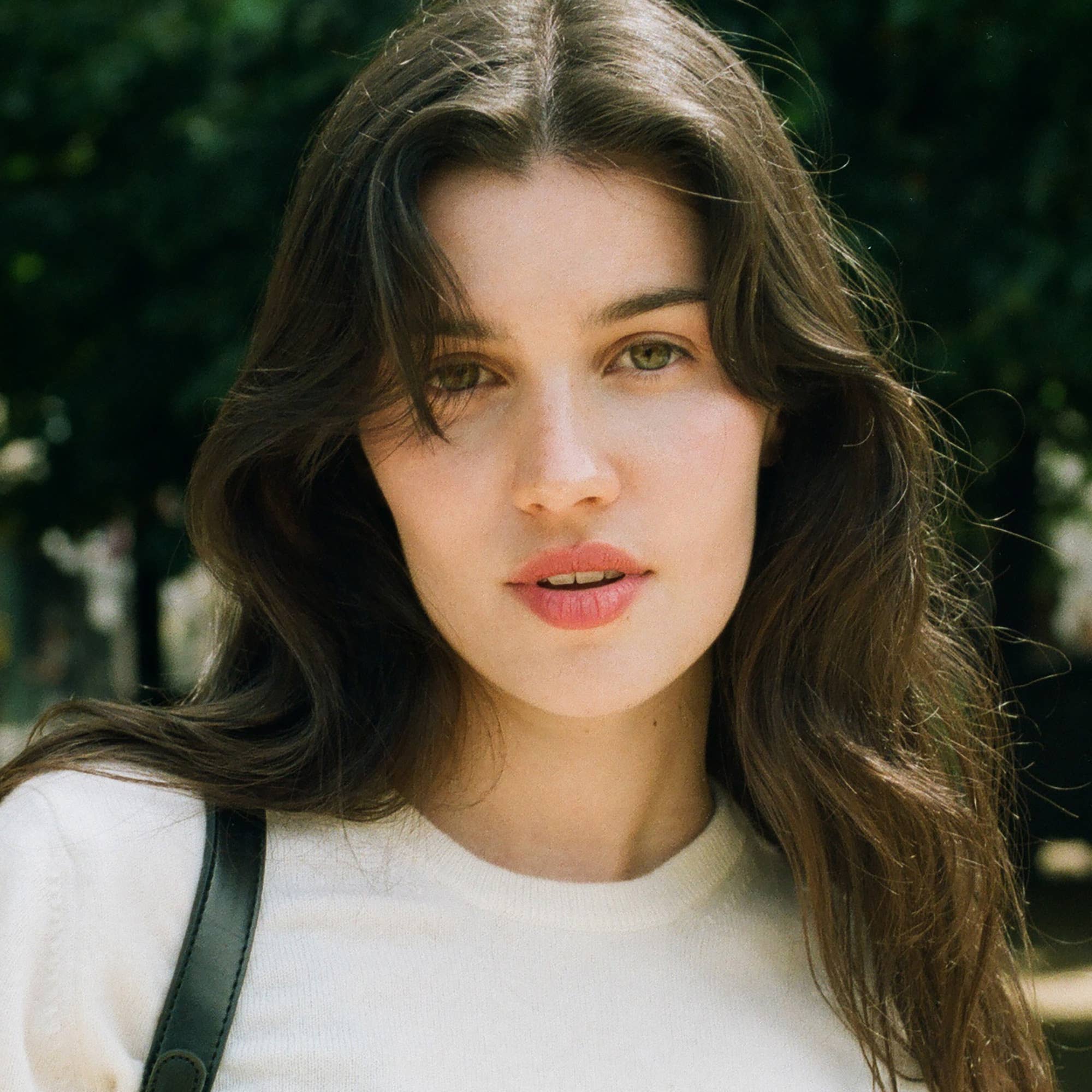 Yolaine – Großhandel Lippenstift – Camelia Red Mousse – Samtiger Lippenstift2