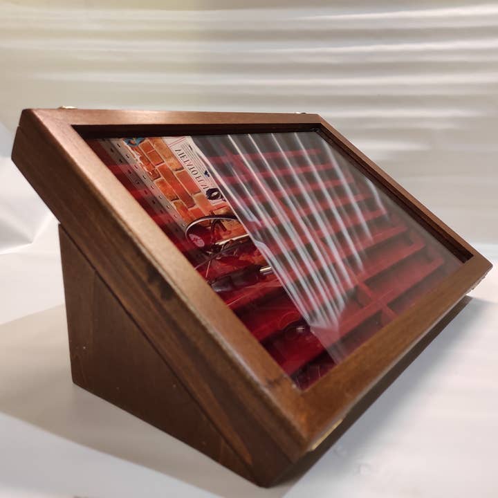 Display for 18 collectible fountain pens for wholesale by Coins&More