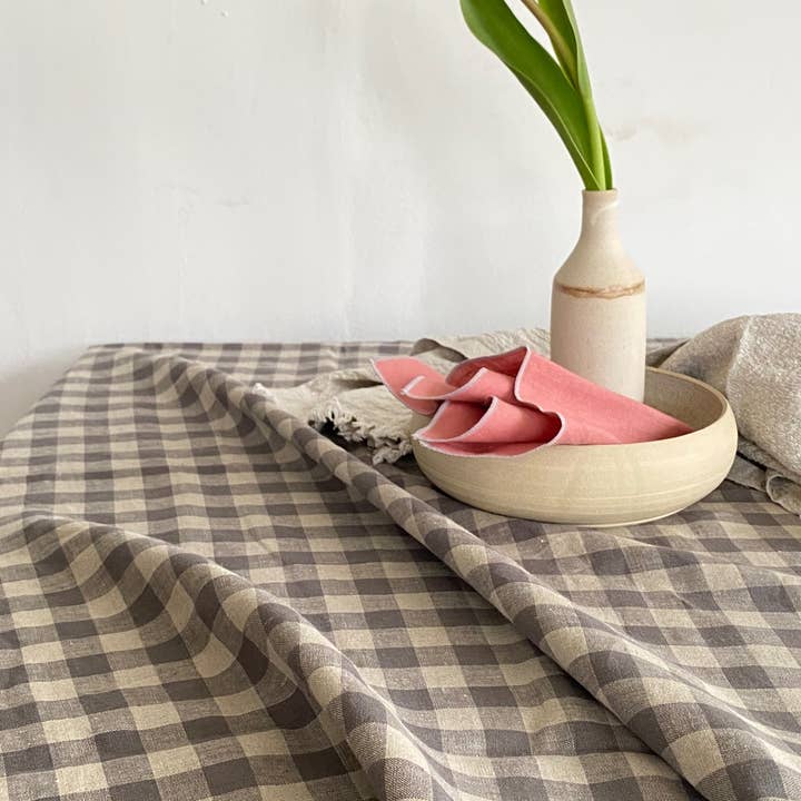 Lina Luxe - Wholesale Tablecloth - Washed linen tablecloth in grey gingham