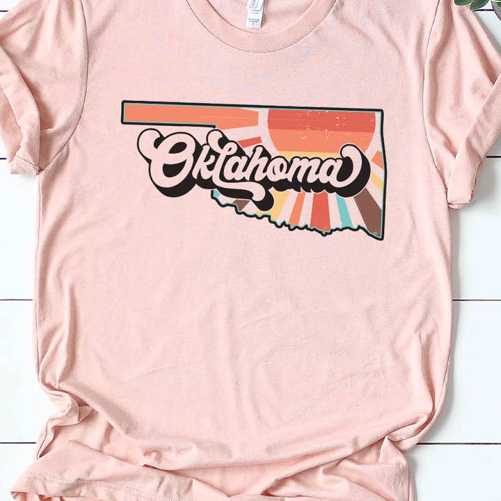 Oklahoma Retro State Grafik-T-Shirt für den Großhandel von Kissed Apparel