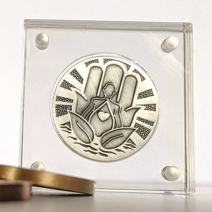 Vitrine Mantra Médaillons pour la vente par Mantra Medallions