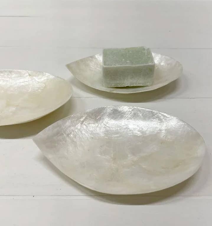 ByBazz – Großhandel Dekorative Platte/Teller/Schüssel – Schaaltje aus Capiz-Muschel XS in Weiß von ByBazz10