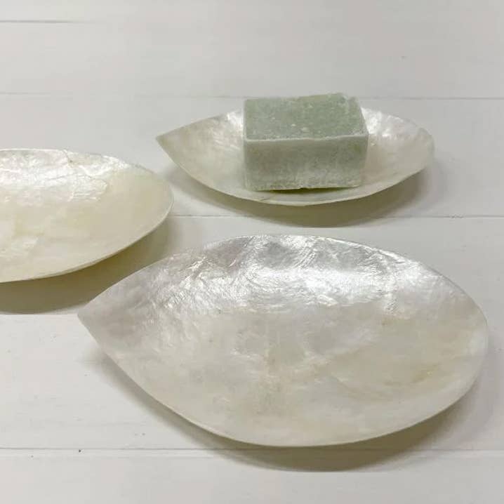 ByBazz – Großhandel Dekorative Platte/Teller/Schüssel – Schaaltje aus Capiz-Muschel XS in Weiß von ByBazz10