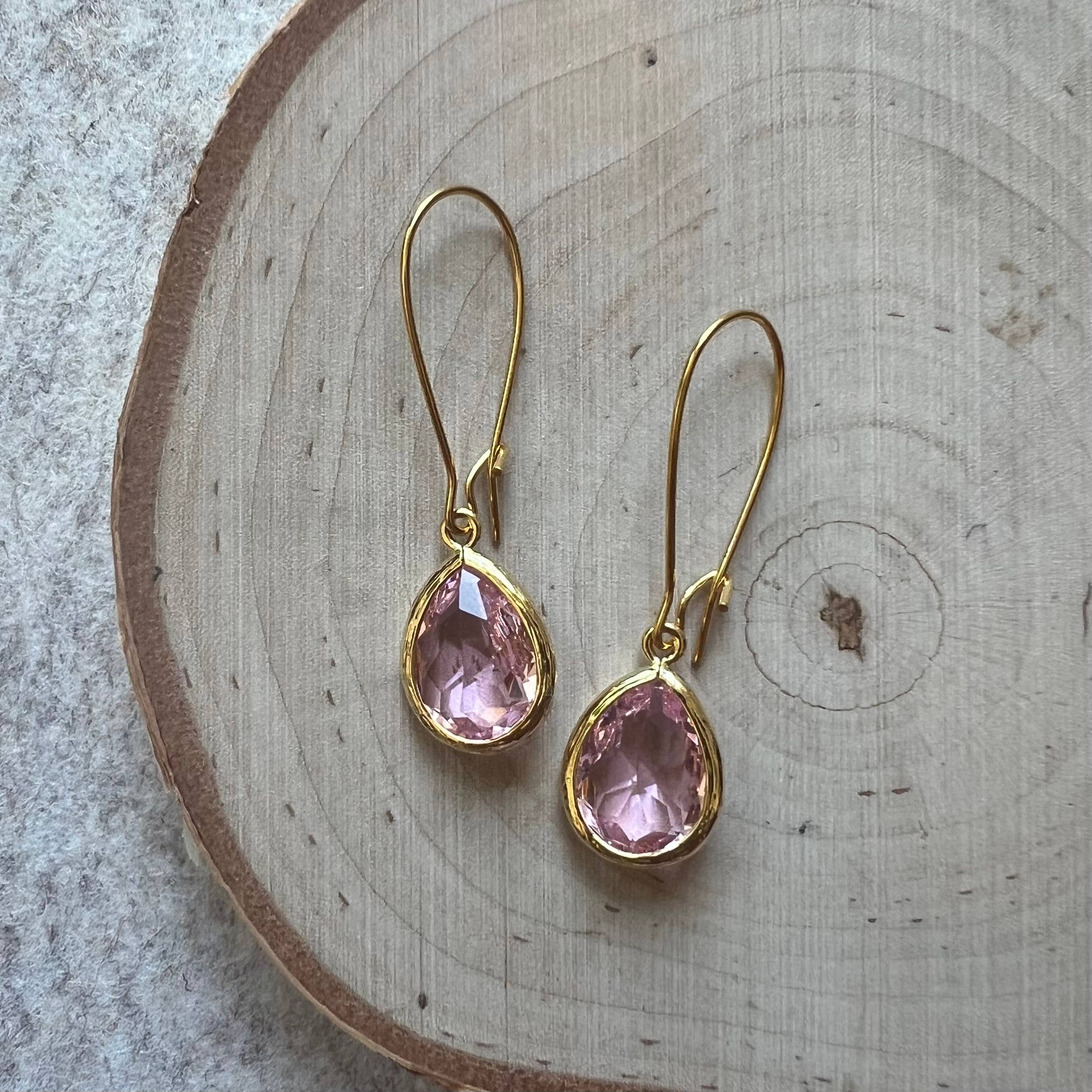 Dana Herbert – wholesale Hängande örhängen – Guld Jane Bezel glas Korta dinglande örhängen16