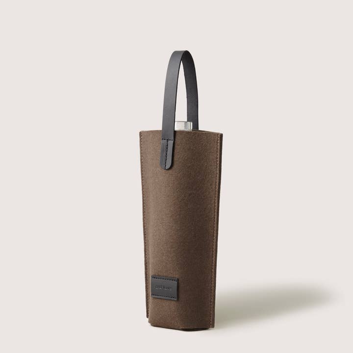 Graf Lantz - Wholesale Wine Gift Bag - Hana Merino Wool Bottle Bag - Tobacco Black1