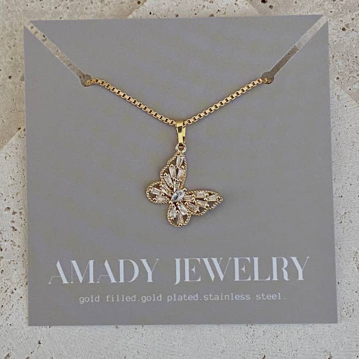 Halsketting met bedelhanger met vlindersteentjes, 18 stuks gevuld met goud voor wholesale door Amady Jewelry