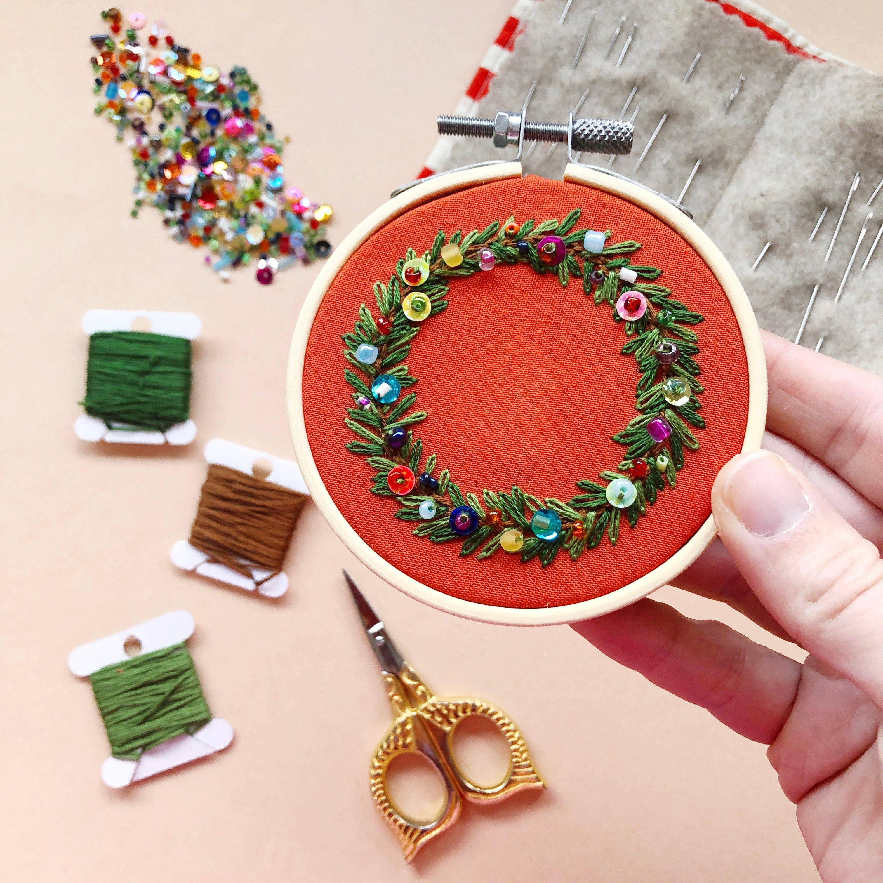 MCreativeJ - Wholesale Embroidery/Cross Stitch Supplies - Holiday Wreath Ornament- DIY Beginner Hand Embroidery Craft Kit1