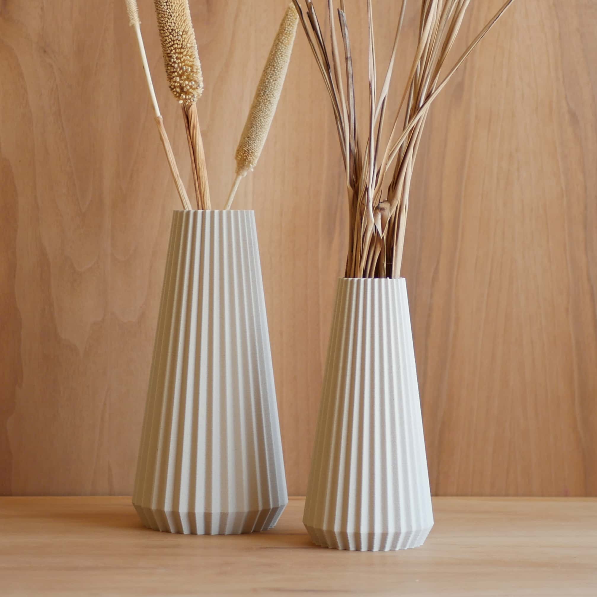 Mist White Off-white vase OISHO - perfect for fresh or dried flowers for wholesale on Faire1