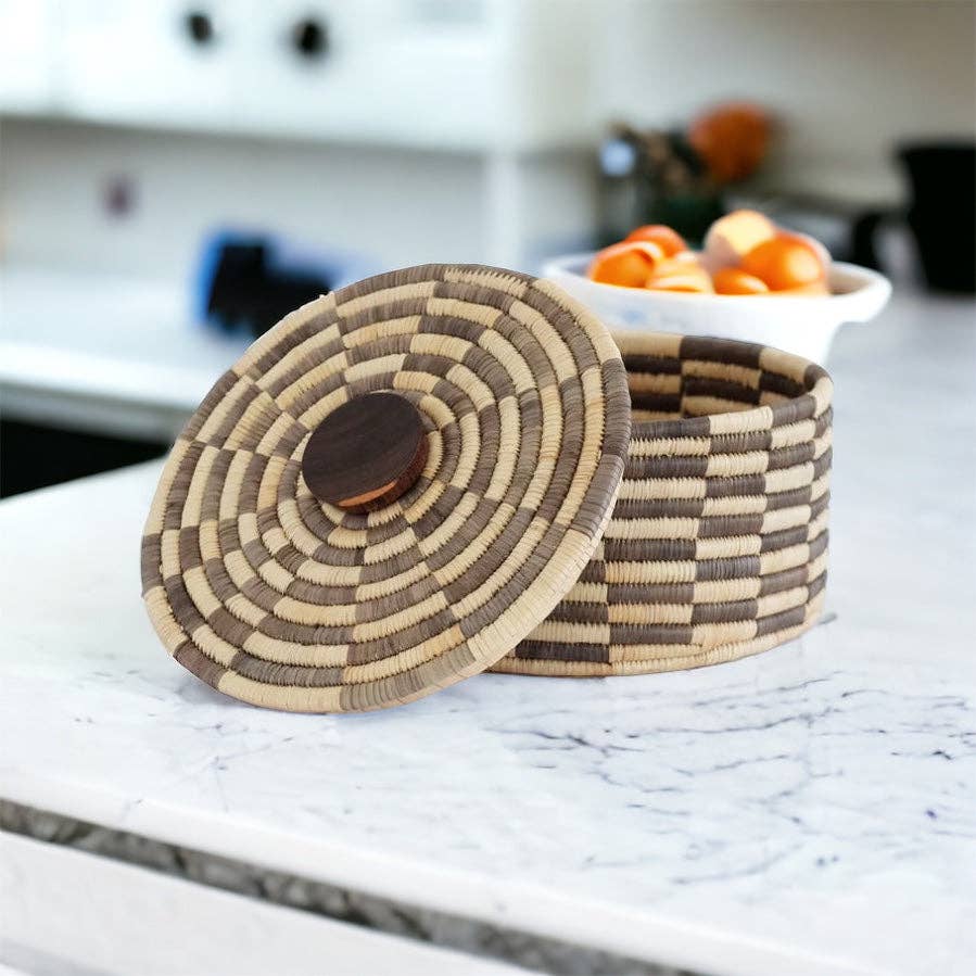 The African Home Goods - Venta al por mayor Cestas - Cesta clásica de almacenamiento cilíndrica tejida con tapa: cestas Sunga con tapa, color marrón3