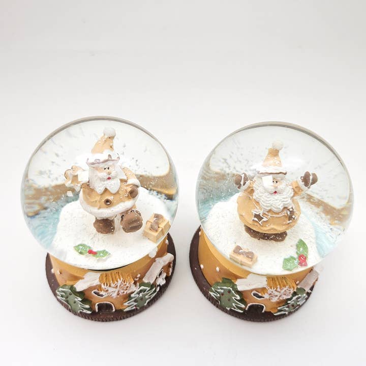 Schneekugelhaus - Venta al por mayor Globos terráqueos - 2 bonitas bolas de nieve de confitería sobre una base navideña de 65 mm de diámetro