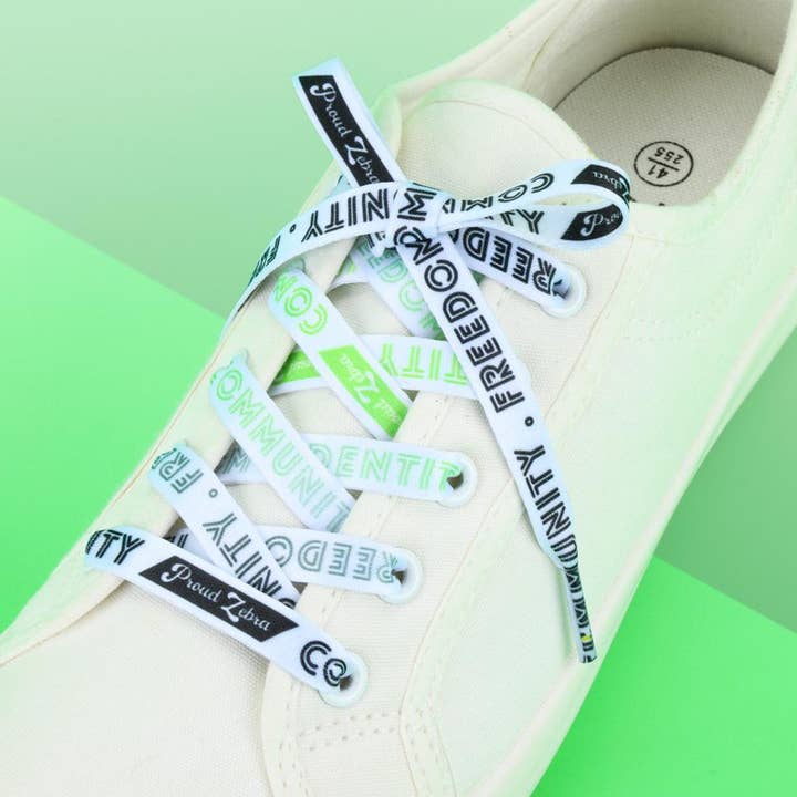 Aender Pride Flag Hvide snørebånd for engroshandel hos Proud Zebra