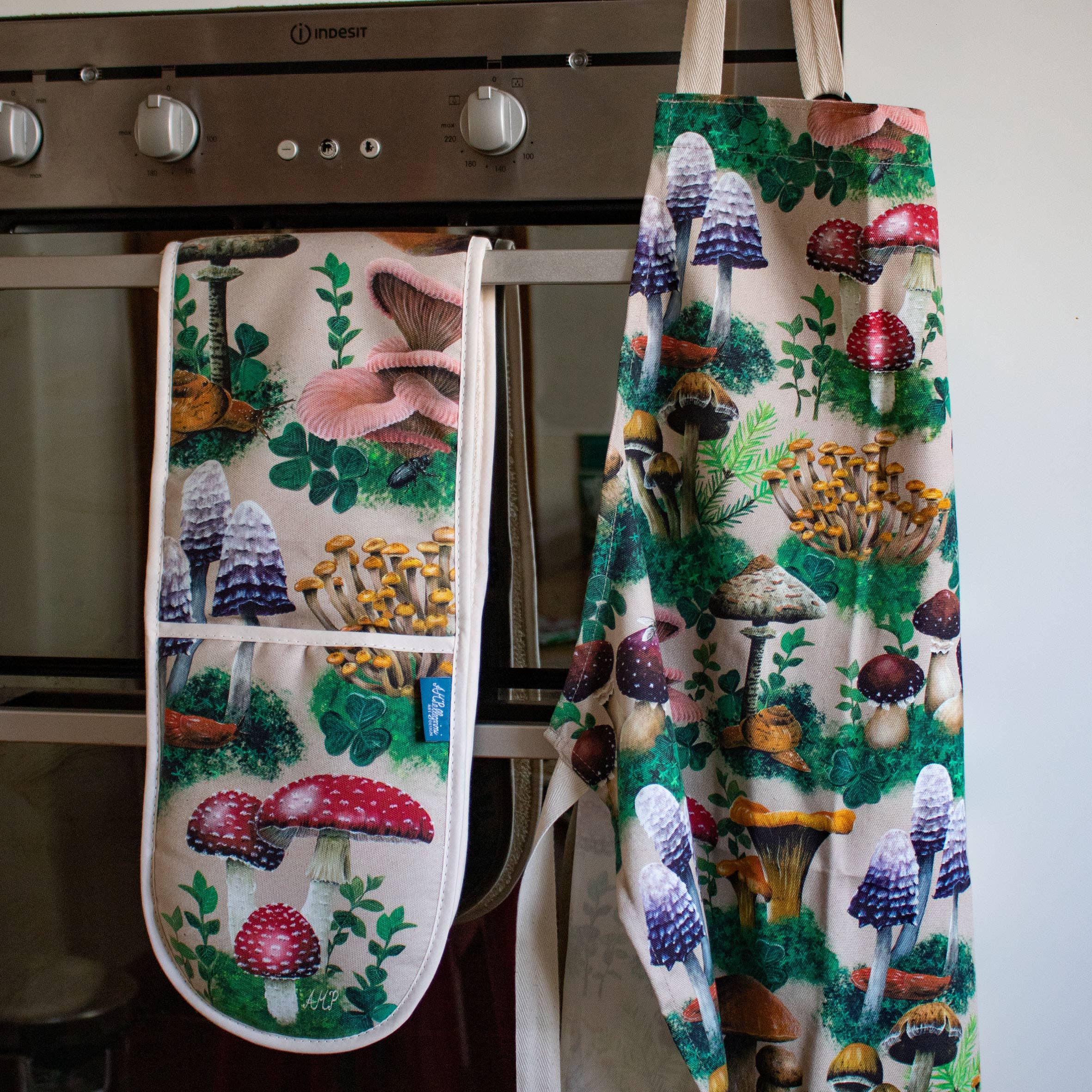 AMPellegrini Art & Design - Wholesale Oven Mitt/Pot Holder - Double oven gloves with mushroom pattern / Fungi pattern11