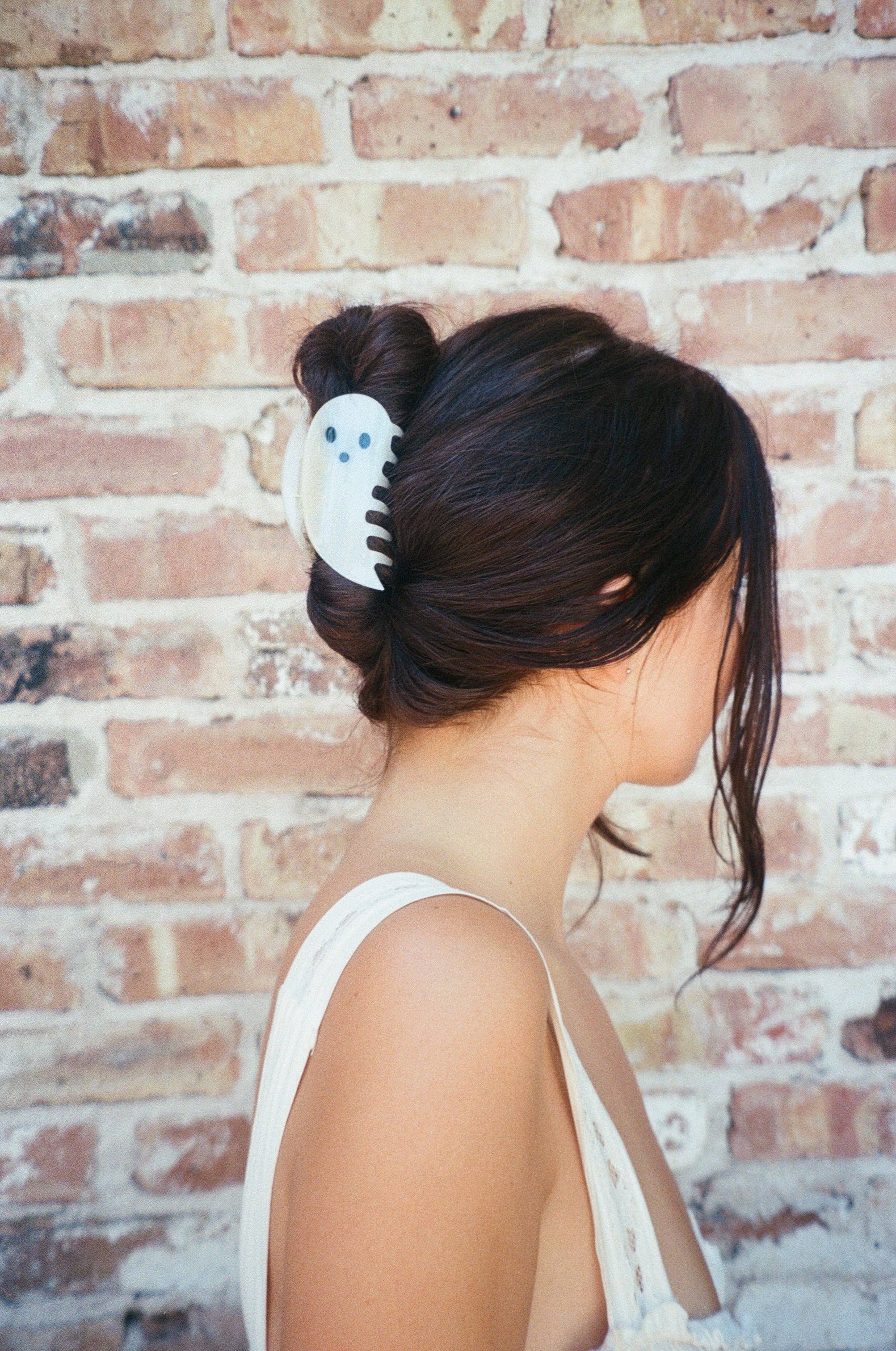 Hey Ricochet - Wholesale Hair Clip - Women's - Ghost Claw2