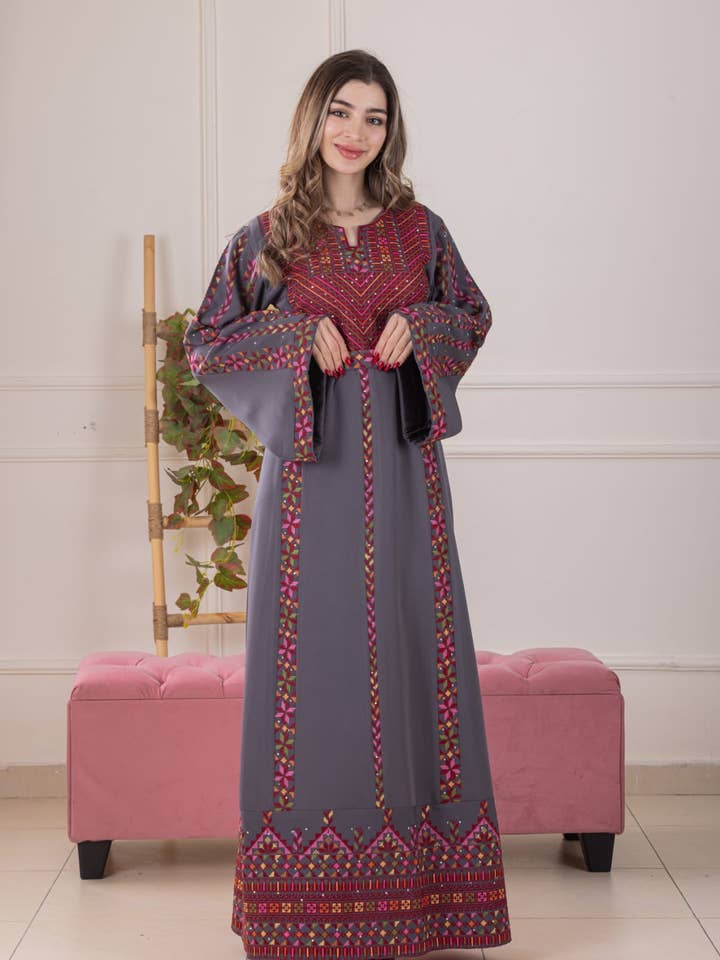 Palestinian Embroidered Simple Thobe – Traditional Tatreez Dress for wholesale by Palestinian Elegance