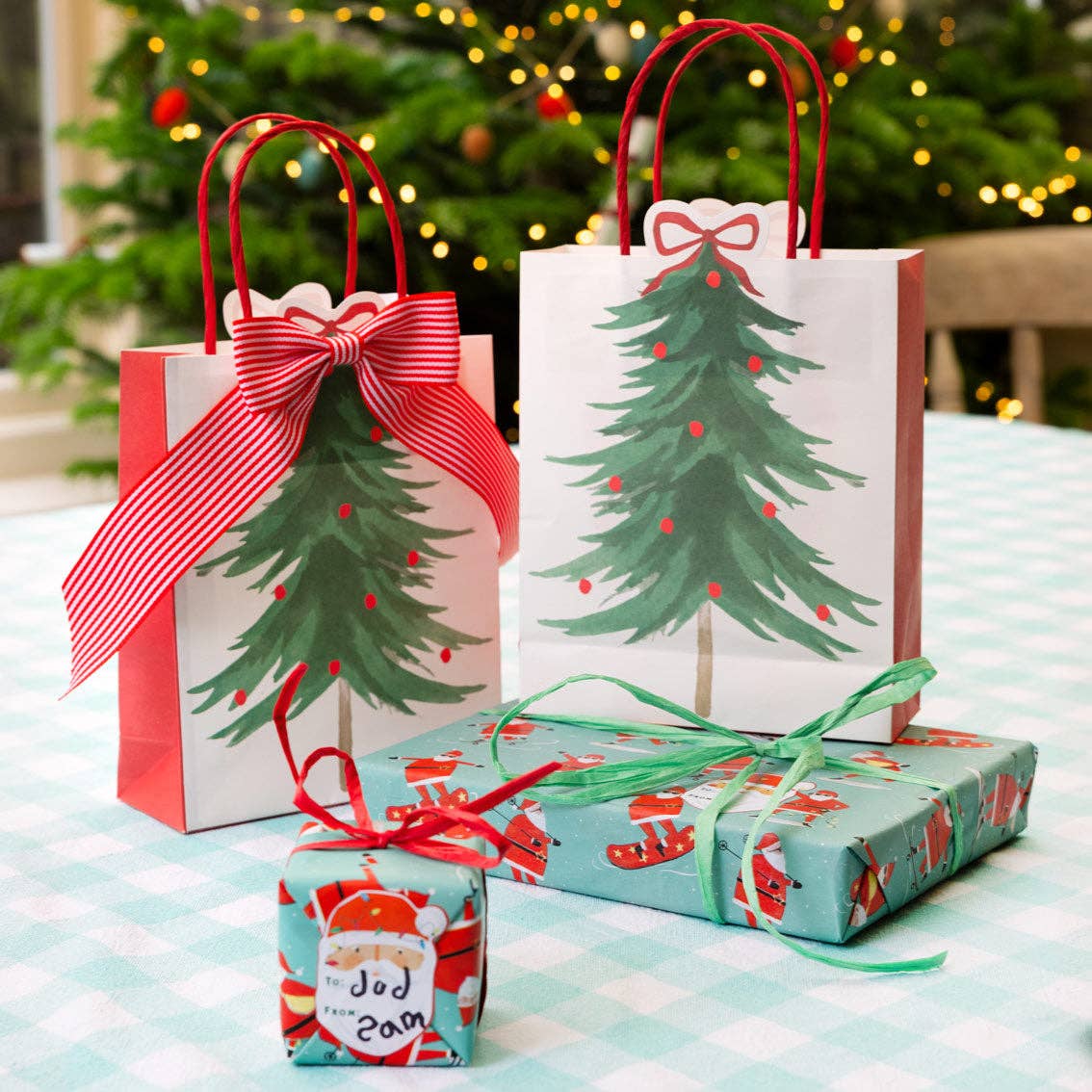 Talking Tables UK - Wholesale Wrapping paper roll - Santa Recycled Christmas Wrapping Paper - 3m2