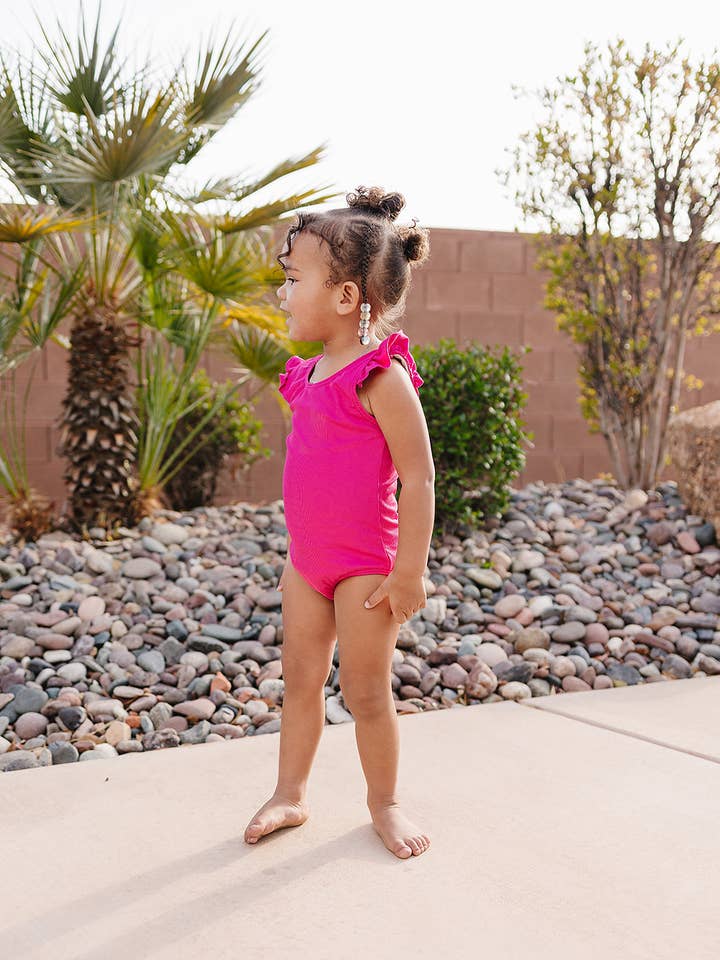 Heißes pinkes Rüschen-Schulter-Einteiler für den Großhandel von Current Tyed Clothing