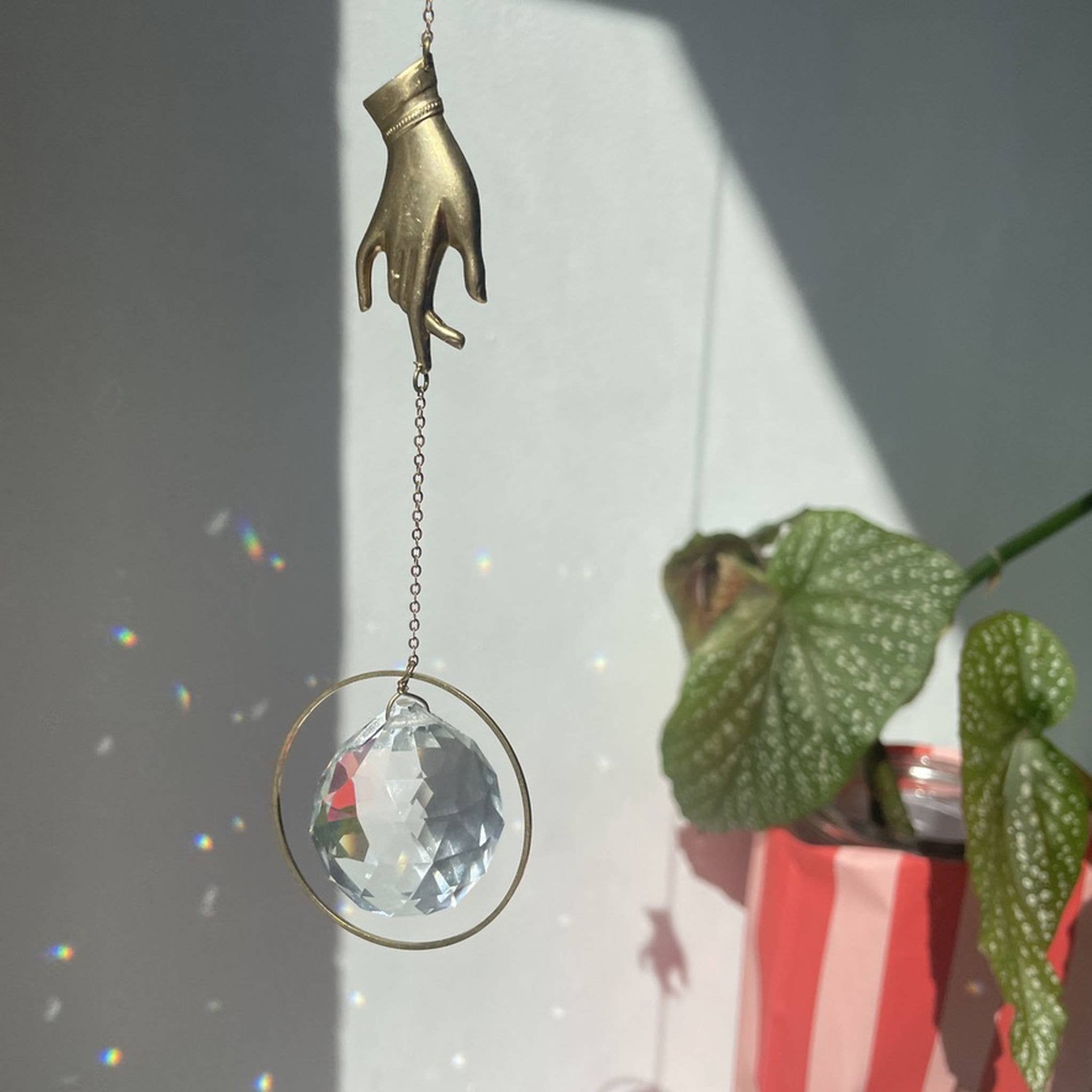 von Lani = Jewellry + Suncatchers – Suncatcher por atacado – Suncatcher com mão decorativa e prisma de cristal para janela