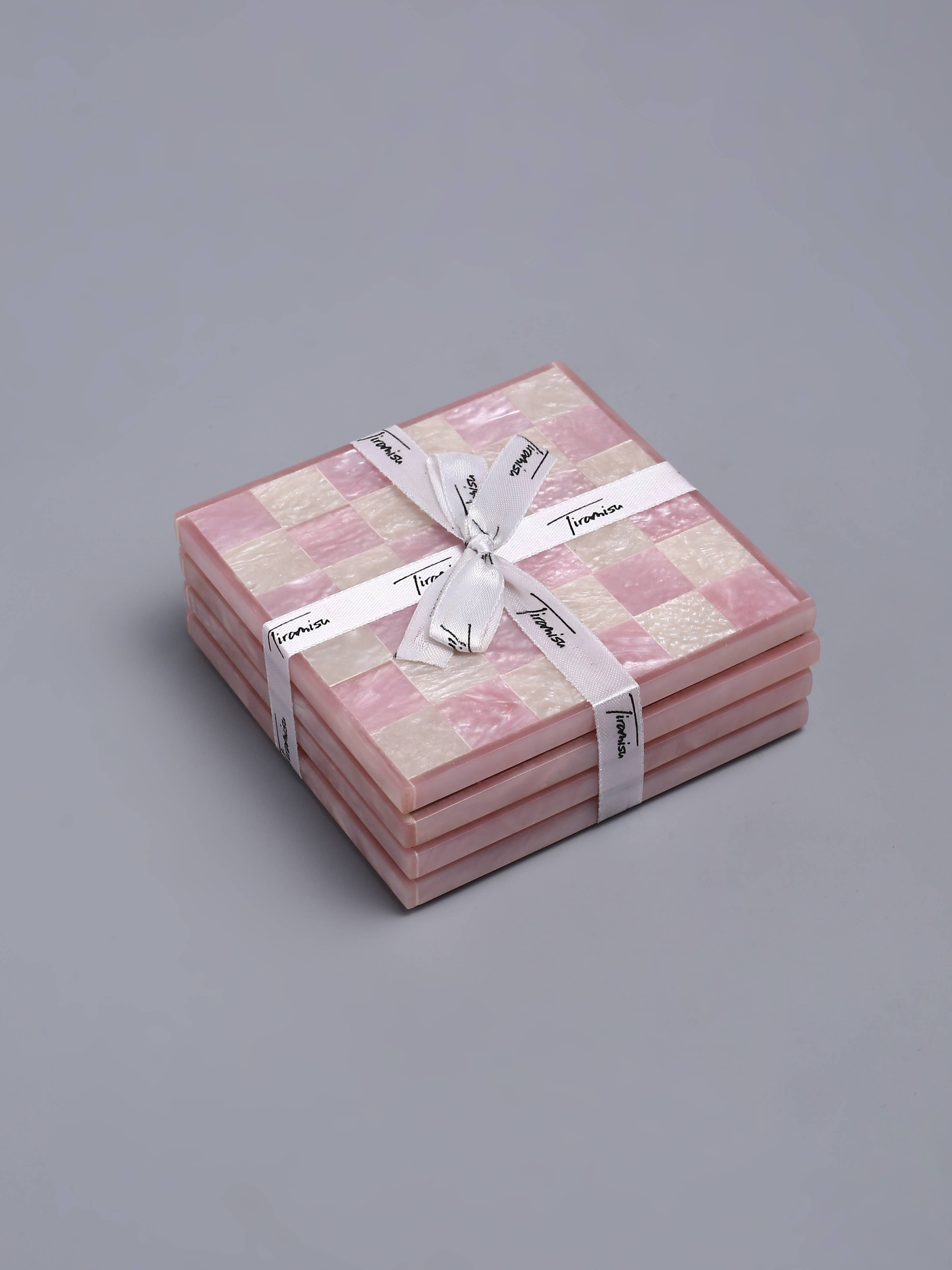 Tiramisu – Base de copos por atacado – Conjunto de 4 descansos de copos rosa xadrez em resina2