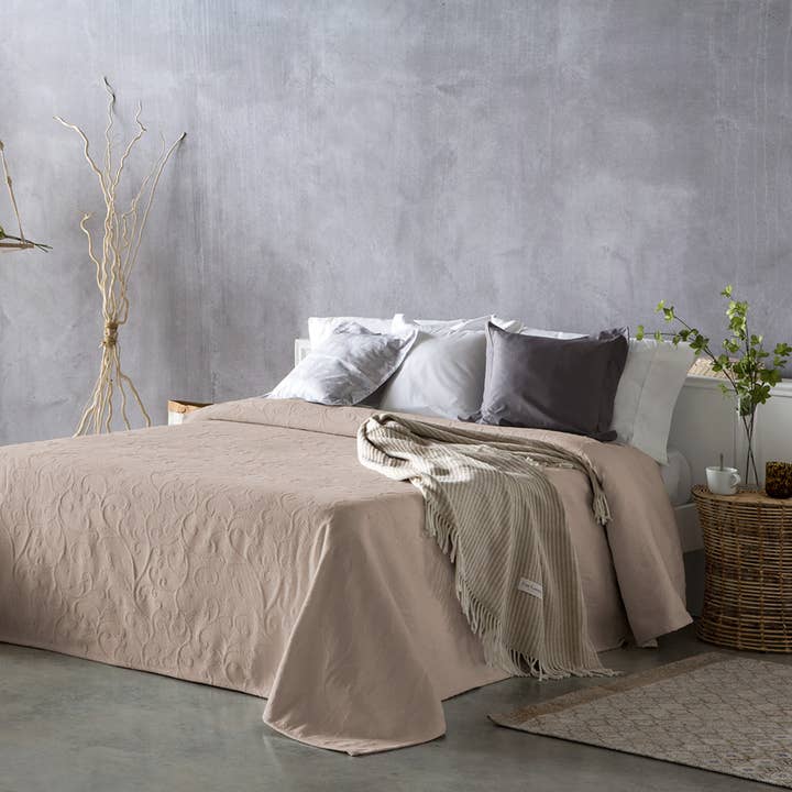 Guy Laroche - Wholesale Bedding Blanket - FLEUR beige bedspread4