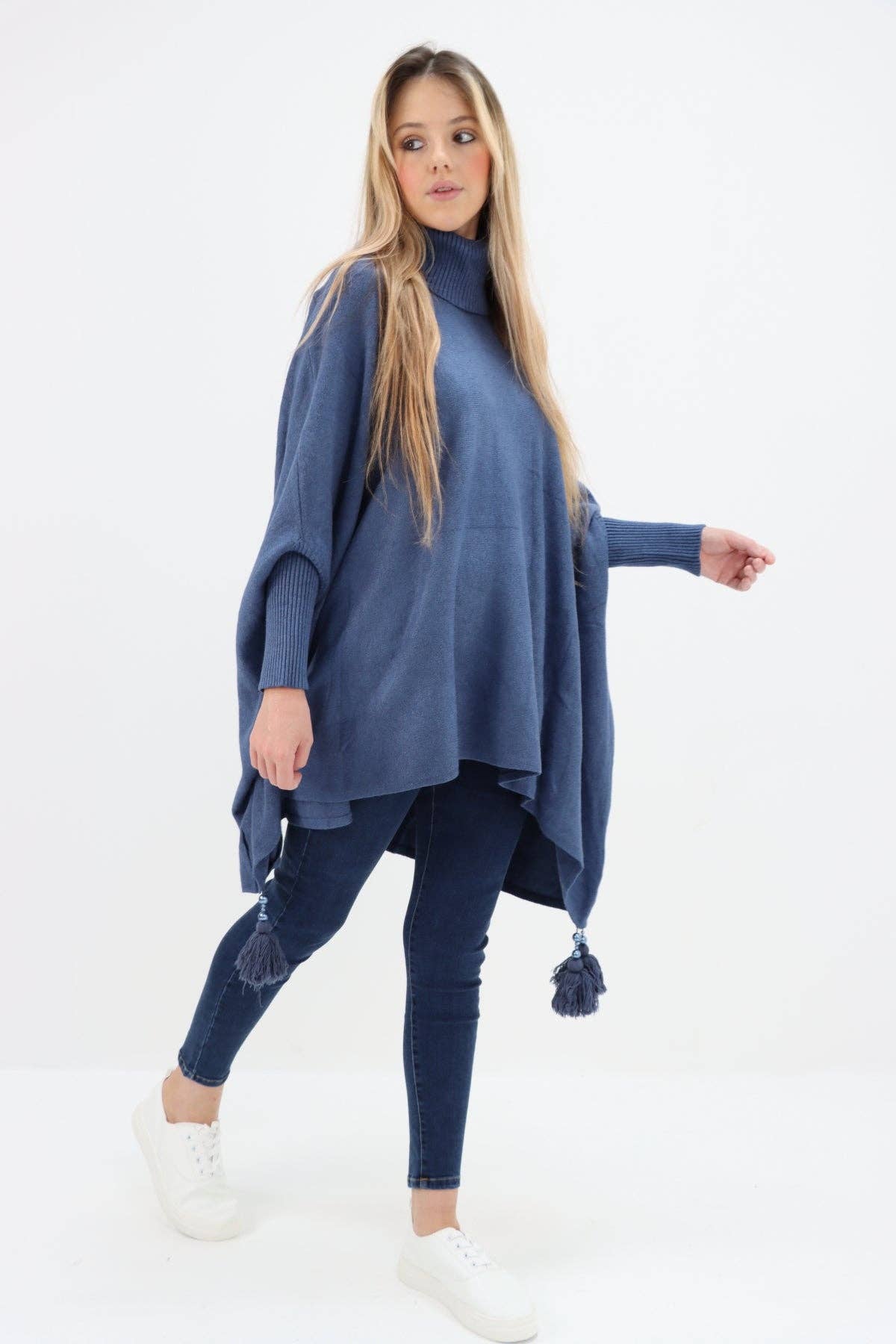 Miss Bold - Vente Poncho – femme - Poncho tunique italien à col bénitier et manches chauve-souris à pompons8