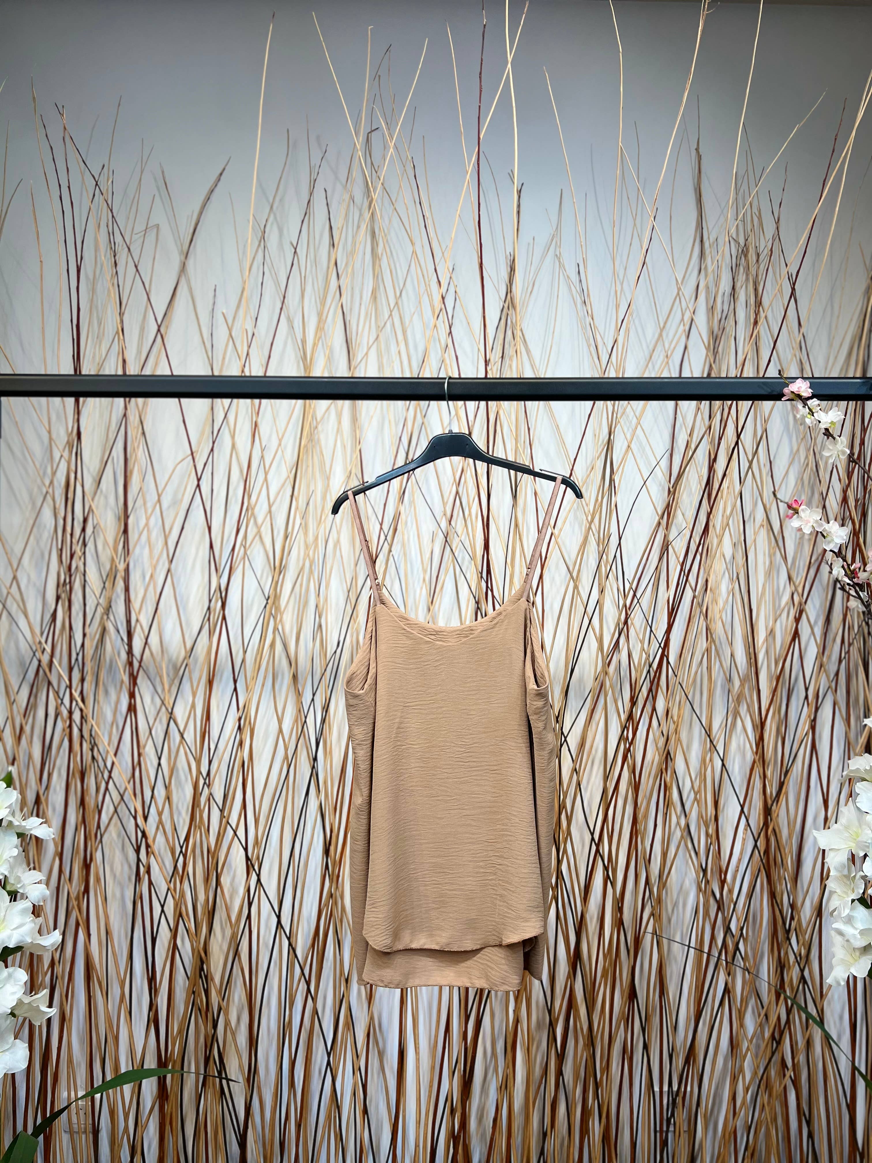 L'Emotion – Engroshandel Tanktop – Kvinder – Cropped tanktop med rund hals og justerbare tynde stropper3