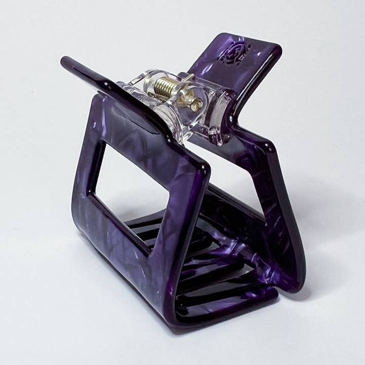 Mini pince à griffes écologique violette pour la vente par Antler & Acre