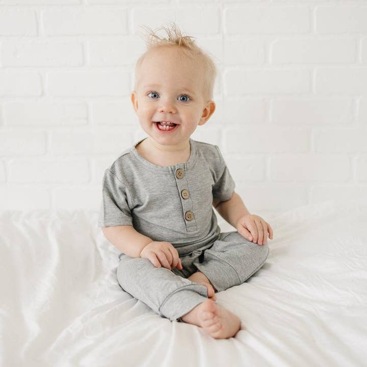 Little Joy Co. - Vente Barboteuse – bébé - Barboteuse Henley en bambou29