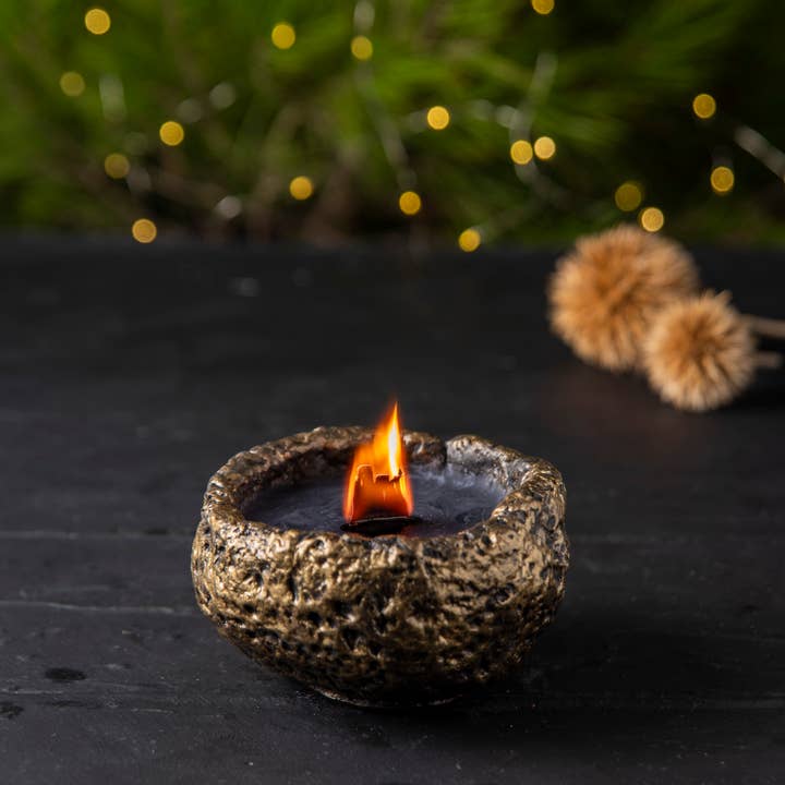 Bougie en pierre design sur mesure dorée, bougie en cire de soja biologique et végétalienne pour la vente par Troy Touch