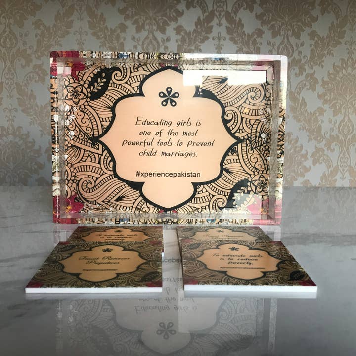 Tabuleiros Acrílicos Digitais promovendo a Educação Feminina por atacado de Sikhana