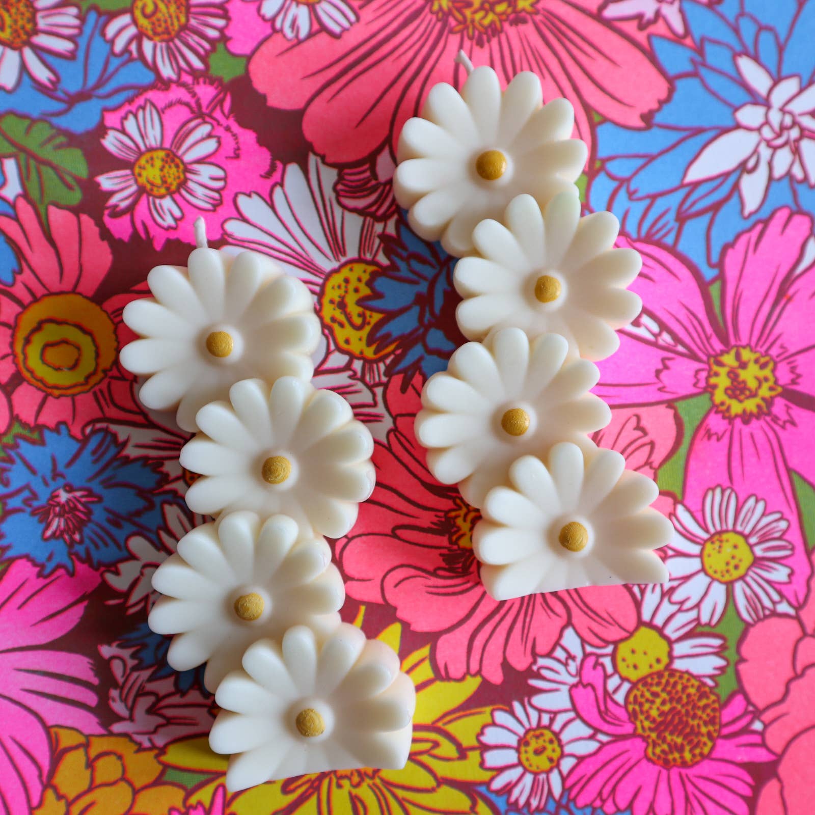 Drop Dead Candles - Wholesale Novelty Candle - Daisy Flower Pillar Candle1