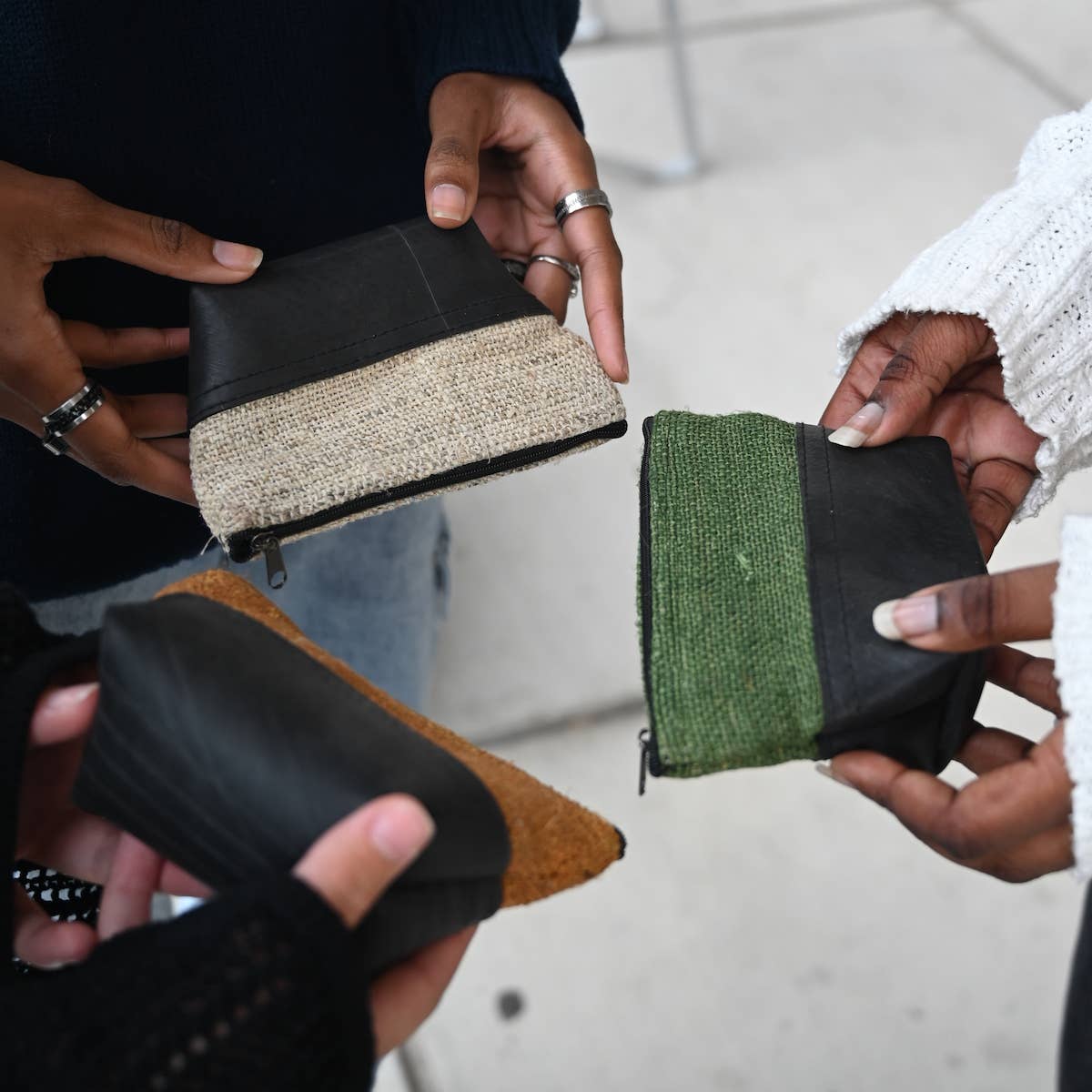 Women of the Cloud Forest - Vendita all'ingrosso Astuccio - Unisex - Borsetta vegana in canapa riciclata con camera d'aria4