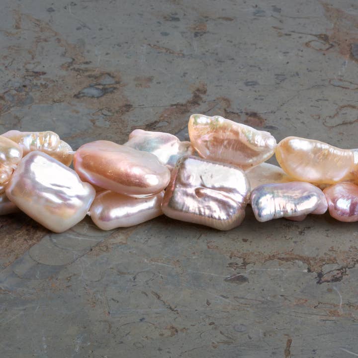 Perles de Biwa pêche 15x11mm, 16 pouces, 27 perles pour la vente par The Bead Traders