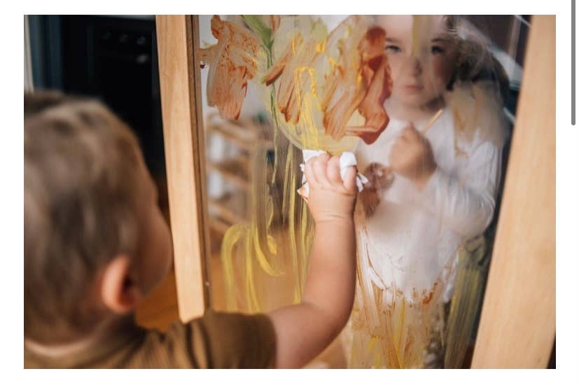 QToysUSA – wholesale Easel – Toddler Perspex Easel1