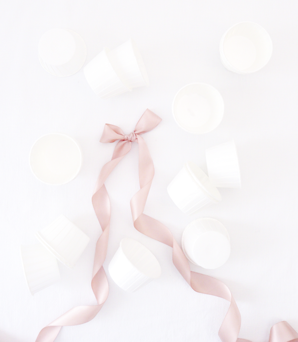 Bake Affair GmbH - Wholesale Cupcake/Muffin Pan - White muffin cases1