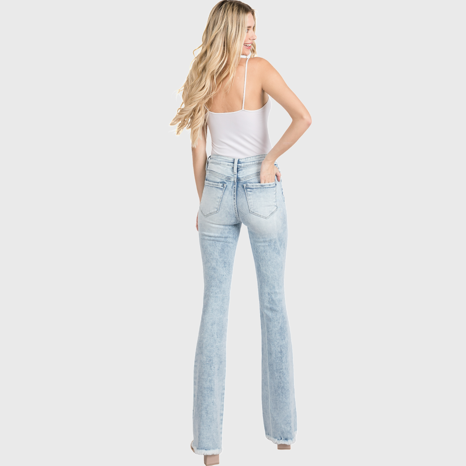 Petra153 - Vente Jean – femme - TZ938MF (PETITE) - JEAN ÉVASÉ À TAILLE MOYENNE EN TISSU STRETCH4