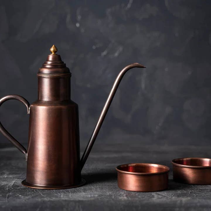 ALFIQ Copper - Vente Distributeur d'huile et de vinaigre - Pot à huile d'olive en cuivre pur + ensemble pour tremper l'huile | Cruche à huile artisanale de 600 ml Bouteille d'huile en cuivre massif faite à la main | 100% cuivre massif2