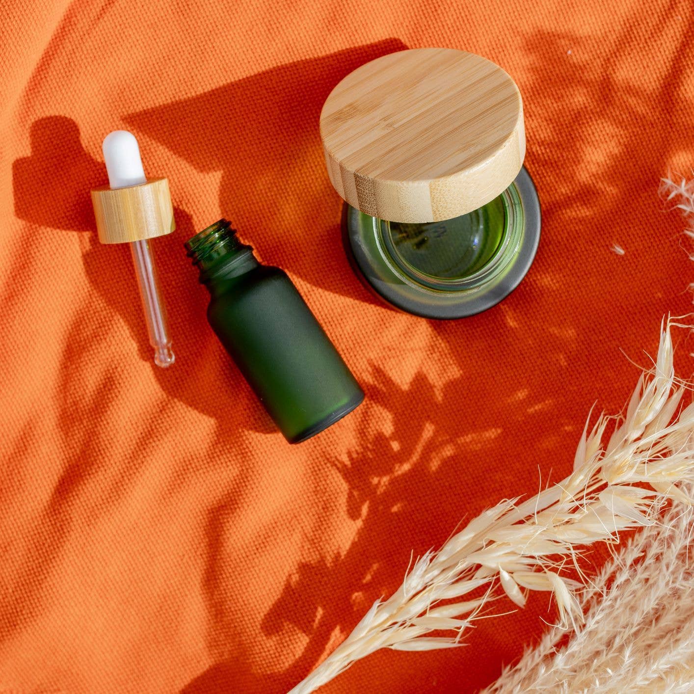 Us and The Earth - Wholesale Jar - Frosted Green Glass Cosmetic Jar & Dropper - Bamboo Lids - Set of 28