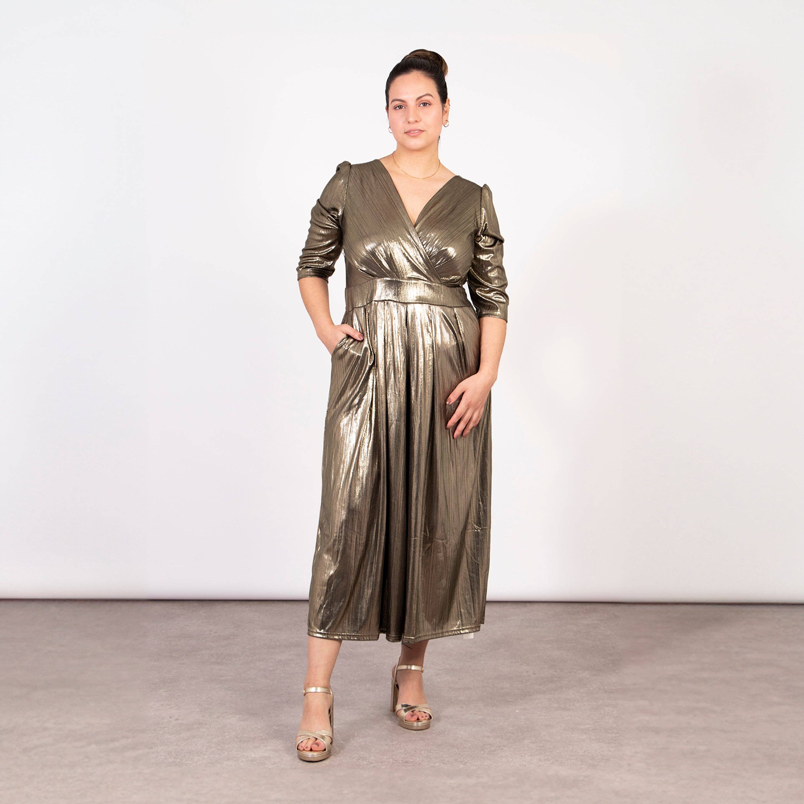 Sarta - Wholesale Jumpsuit - Dames - Sophia Metallic Gouden Wijde Pijpen Cropped Jumpsuit4