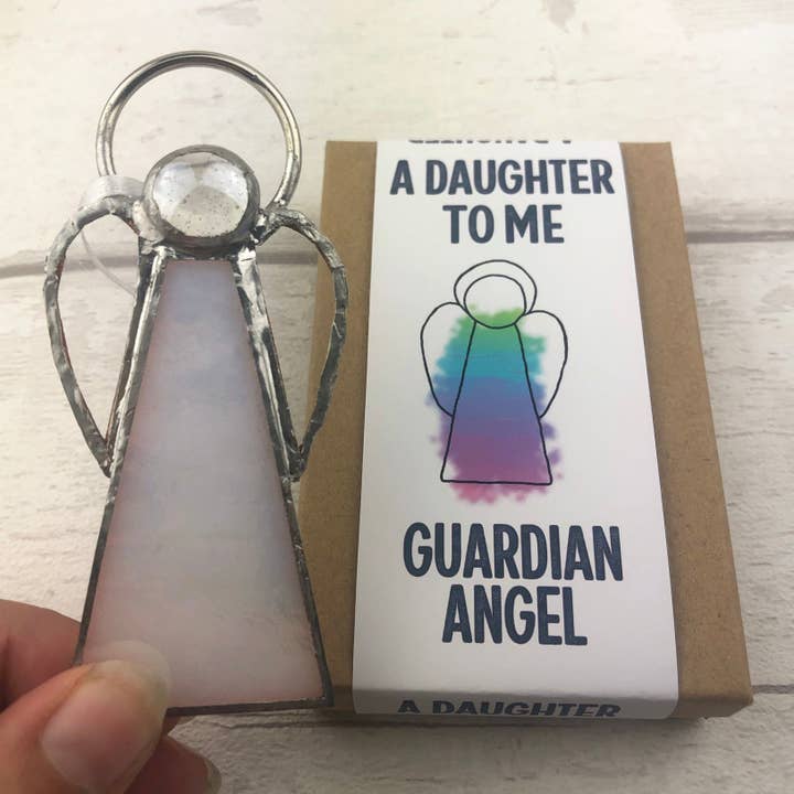 GlassHouse Design – Großhandel Sonnenfänger – Daughter To Me Angel — Handgefertigtes Buntglasgeschenk1
