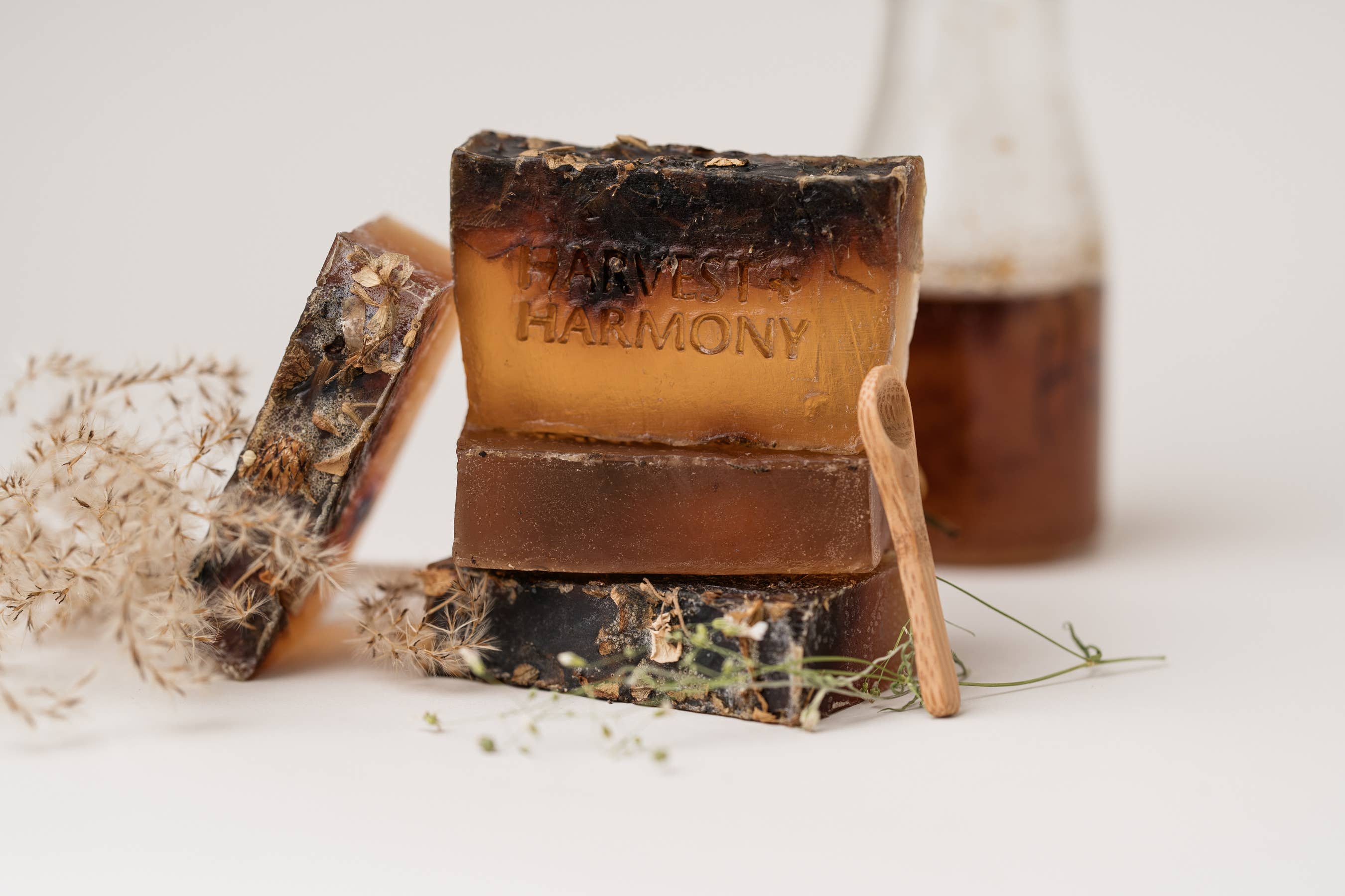 Harvest + Harmony - Wholesale Bar Soap - Harvest + Harmony Honey Soap9