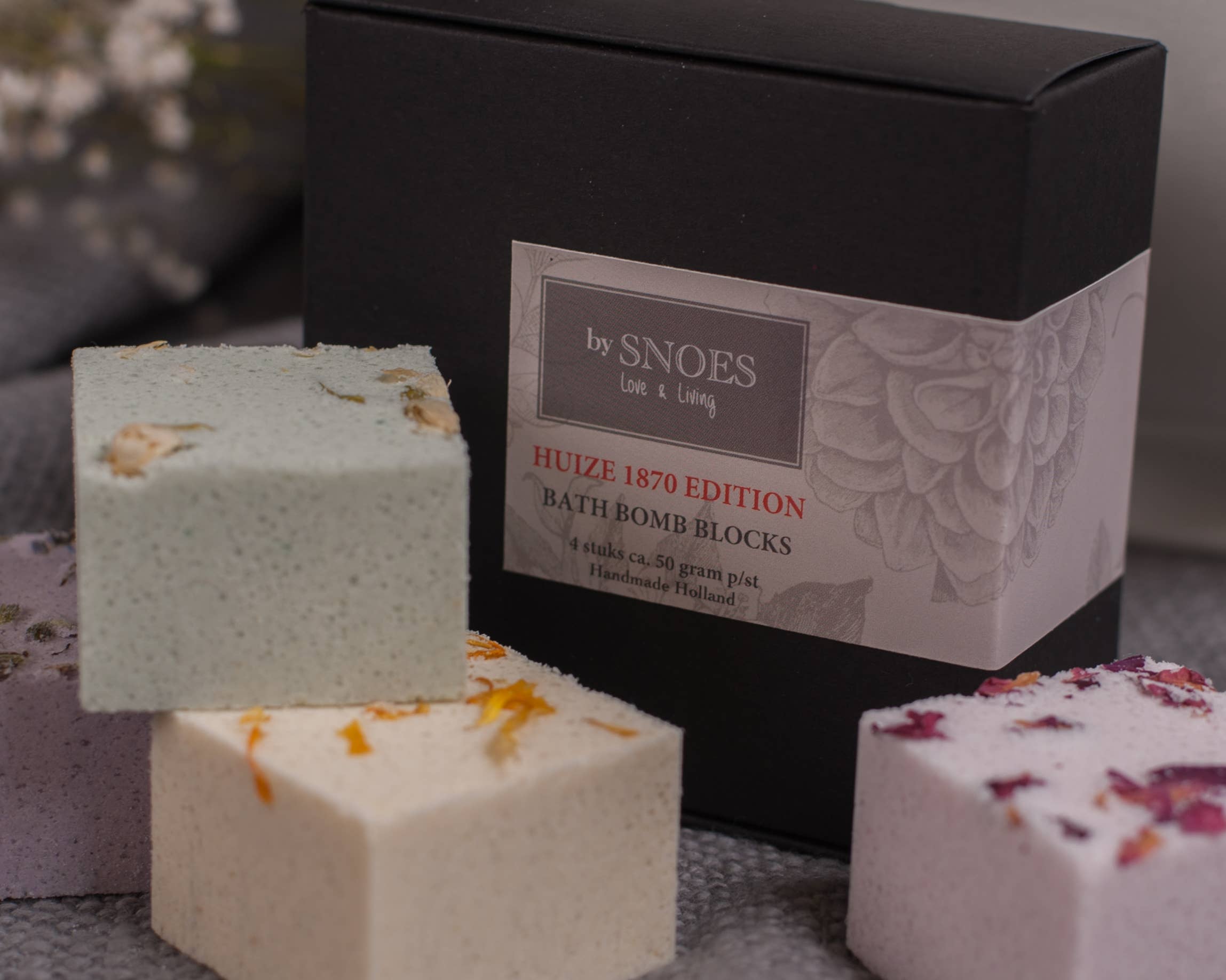 By Snoes - Wholesale Bruisbal/schuim - By Snoes schuimende badblokjes HUIZE1870 editie4