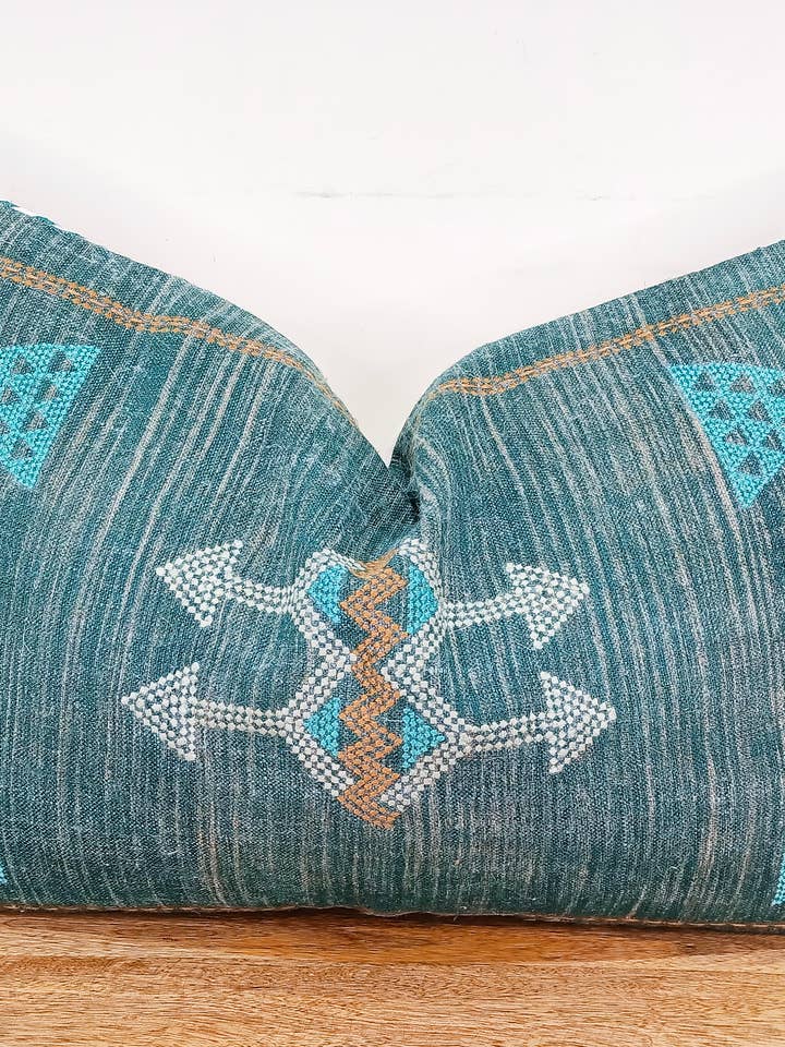 Copricuscino in lino ispirato alla seta verde smeraldo per la vendita all'ingrosso da parte di Urban Adorn